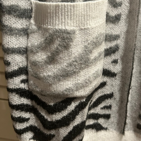 Bobeau Open Front Cardigan Zebra Animal Print - Picture 2 of 5